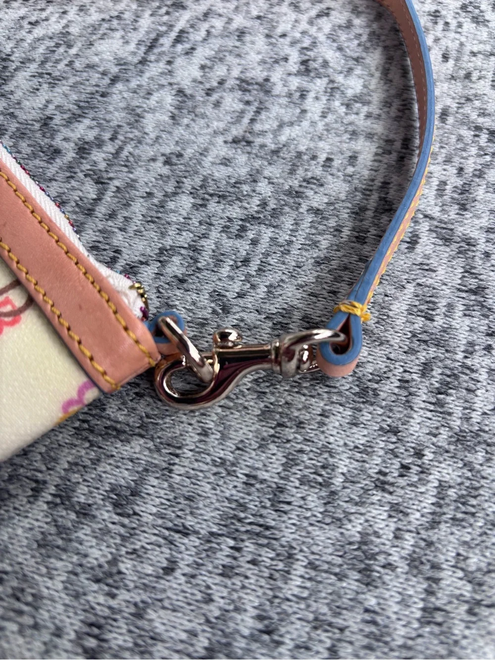 Vtg Dooney And Burke Off-White Multicolor Rainbow Zip Y2K Heart Charm Wristlet